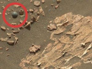 Deretan Foto Aneh yang Tampak di Planet Mars