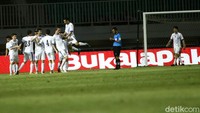 Pertandingan ini berakhir dengan skor 3-3.