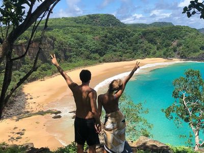 Liburan Ricardo Kaka, dari Romantis Sampai Makan Kalajengking
