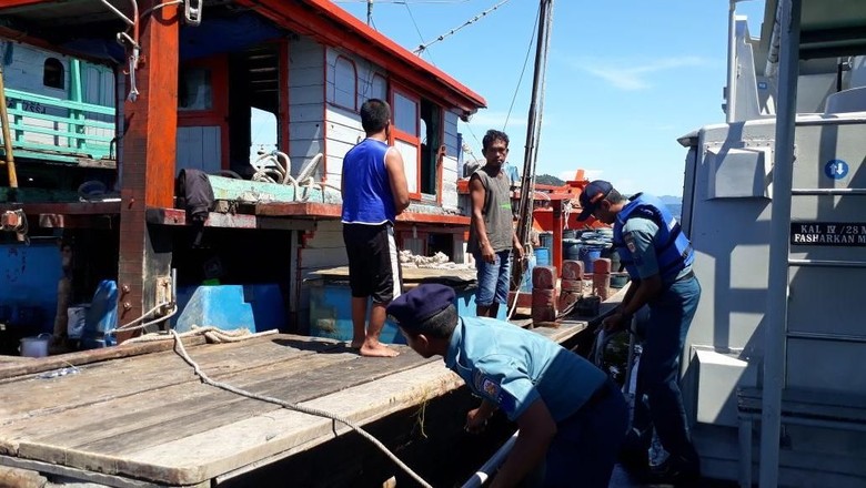 Pakai Trawl dan Surat Tak Lengkap, 2 Kapal Perikanan Ditangkap