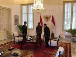 Jokowi Bertemu Dubes Korsel dan Korut di Istana Merdeka