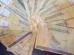 Mengakali Sensor, Warga Iran Pakai Uang Kertas Jadi Media Protes