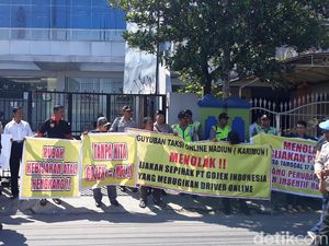 Puluhan Driver Online Kota Madiun Tuntut Kejelasan Insentif Puluhan Driver Online Kota Madiun Tuntut Kejelasan Insentif