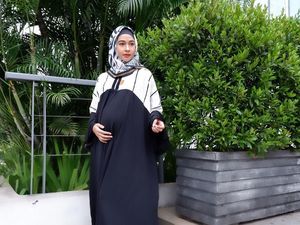 Lama Tak Terlihat, Poppy Bunga Kini Hamil Anak Kedua