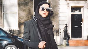 Inspirasi Gaya Hijab Stylish untuk ke Kantor ala Desainer Jenahara