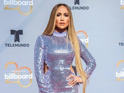 Rayakan Ultah ke-49, Jennifer Lopez Seksi Berbikini