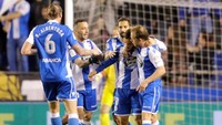 Deportivo menipiskan ketertinggalan menjadi 1-2 lewat gol Lucas Perez pada menit ke-40. Tim tuan rumah bahkan menyamakan skor 2-2 melalui Emre Colak di menit ke-64. Foto: Miguel Vidal/Reuters