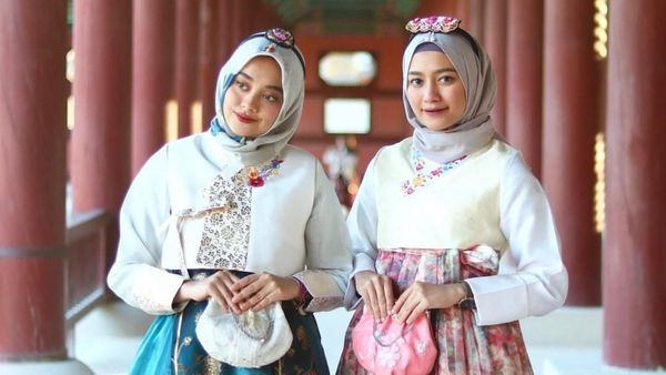 Cantiknya Dian Pelangi hingga Natasha Rizky Pakai Hijab dengan Hanbok