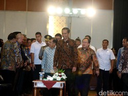 Jokowi ke Pejabat Pusat dan Daerah: Tinggalkan Prosedur Berbelit!