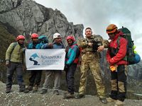 Sampah Kaprikornus Masalah di Puncak Gunung Tertinggi Indonesia