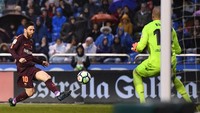 Messi kemudian memperbesar keunggulan Barca menjadi 2-0 pada menit ke-38. Foto: David Ramos/Getty Images