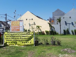 Fasum Beralih Fungsi, Warga Perum di Surabaya Protes Pengembang