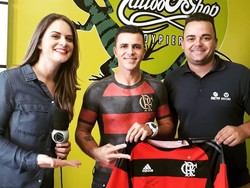 Pria Ini Tato Sekujur Tubuhnya dengan Bentuk Jersey Tim Kesayangan