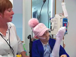 Alasan Dokter Kenapa Kaki Bocah Ini Dipasang Terbalik