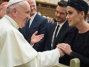 Momen Kebersamaan Katy Perry dan Orlando Bloom di Vatikan