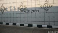 Jangan Ditiru! Penampakan Underpass Matraman yang Dicorat-coret