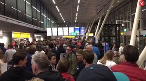Suasana Saat Bandara Amsterdam Ditutup Sementara karena Mati Lampu
