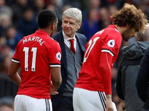 Sambutan Hangat Old Trafford untuk Wenger