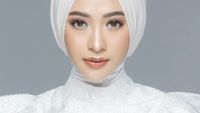 Poppy Bunga Makin Glowing Saat Hamil, Gaya Hijabnya Tetap Modis