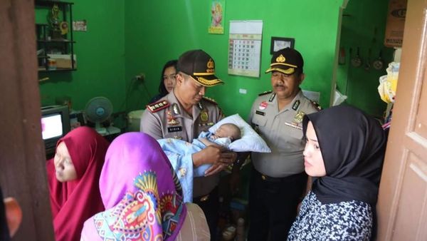 Detik-detik Bayi Aditya yang Diculik Diselamatkan Polisi