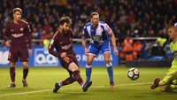 Barca akhirnya mengunci gelar La Liga di pekan ke-35 (30/4/2018) di markas Deportivo La Coruna. Barca dipastikan juara usai menang 4-2 berkat hat-trick Lionel Messi. Foto: David Ramos/Getty Images
