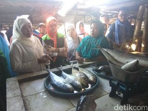 Prihatin Lihat Pasar Ikan Gisik Cemandi, Ini Solusi Khofifah