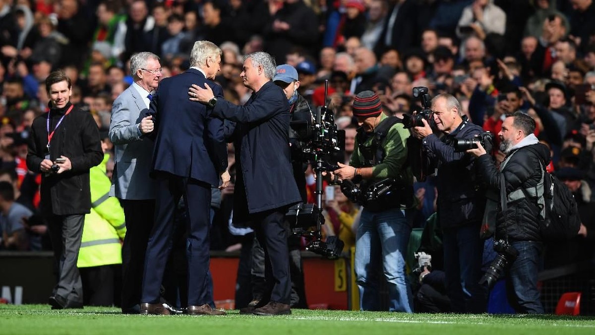 Arsene Wenger disambut meriah dalam kunjungan terakhirnya ke Old Trafford sebagai manajer Arsenal. (Foto: Shaun Botterill/Getty Images)