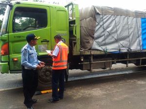 Perlu Bantuan Perusahaan Asuransi Berantas Truk Obesitas Perlu Bantuan Perusahaan Asuransi Berantas Truk Obesitas