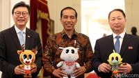 Jokowi Sambut Dubes Korsel dan Korut di Istana Merdeka