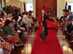 Fashion Show Batik Indonesia Digelar di Canberra, Penonton Terkagum-kagum