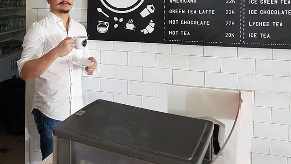 Begini Potret Keren Derby Romero Saat Ngopi dan Makan Yakiniku