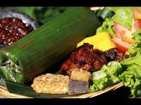 Masih di Bandung Hari Ini? Makan Siang dengan Menu Nasi Timbel Aja