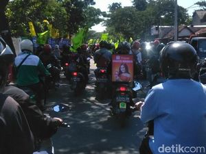 Buruh di Sidoarjo Mulai Bergerak Menuju Surabaya Peringati May Day Buruh di Sidoarjo Mulai Bergerak Menuju Surabaya Peringati May Day