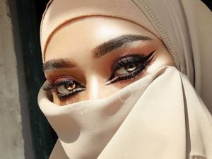 10 Gaya Beauty Vlogger Indonesia Bercadar yang Jadi Kontroversi 10 Gaya Beauty Vlogger Indonesia Bercadar yang Jadi Kontroversi