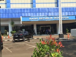 Perwakilan Buruh Orasi di Depan RRI, Ingin Tuntutan Disiarkan
