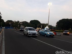 Massa Buruh di Depan Istana hingga Istora Senayan Bubar