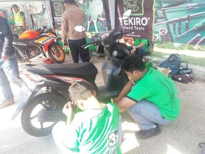 Ada Ganti Oli Gratis, Buruh Bekasi Tak Pergi ke Jakarta Ada Ganti Oli Gratis, Buruh Bekasi Tak Pergi ke Jakarta