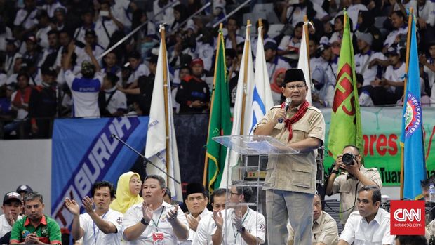 Prabowo Subianto hadir di peringatan Mayday di Istana Olahraga (Istora) Senayan, Jakarta, Selasa (1/5).