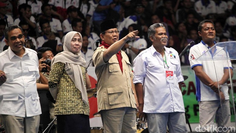 Pekikan Takbir Prabowo Usai Dapat Dukungan Massa Buruh Pekikan Takbir Prabowo Usai Dapat Dukungan Massa Buruh