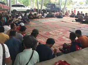 May Day di Aceh, Buruh dan Mahasiswa Zikir Bersama May Day di Aceh, Buruh dan Mahasiswa Zikir Bersama