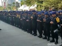 300 Brimob Lantunkan Asmaul Husna saat May Day di Makassar