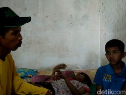 Bocah 10 Tahun Rela Tak Sekolah demi Rawat Ibunya yang Lumpuh