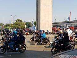 Massa Buruh Juga Penuhi Pelabuhan Tanjung Priok