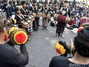 Pemusik Tradisional Ikut Ramaikan Aksi May Day di Bali