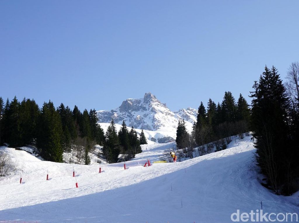 Kebakaran di Hotel Mewah Resor Ski Alpen Prancis, 180 Orang Dievakuasi Kebakaran di Hotel Mewah Resor Ski Alpen Prancis, 180 Orang Dievakuasi
