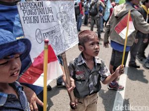 Anak-anak Ikuti May Day Anak-anak Ikuti May Day