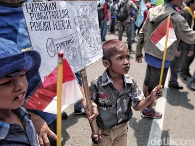 Anak-anak Ikuti May Day