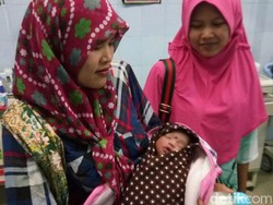 Sengaja Dibuang, Sesosok Bayi Baru Lahir Ditemukan di Jalan Desa