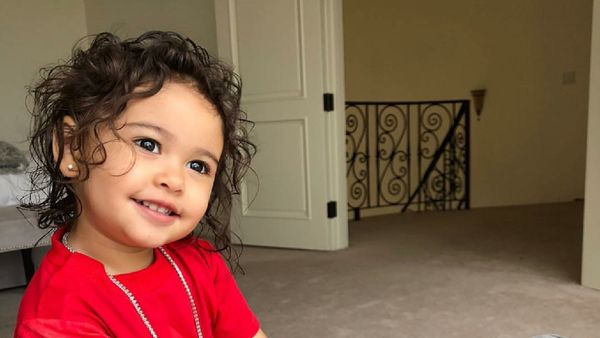 Manisnya! Senyum Bocah Ini Bisa Bikin Makin Semangat Hari Ini