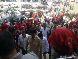 Prabowo Hadiri Aksi May Day di Istora Senayan